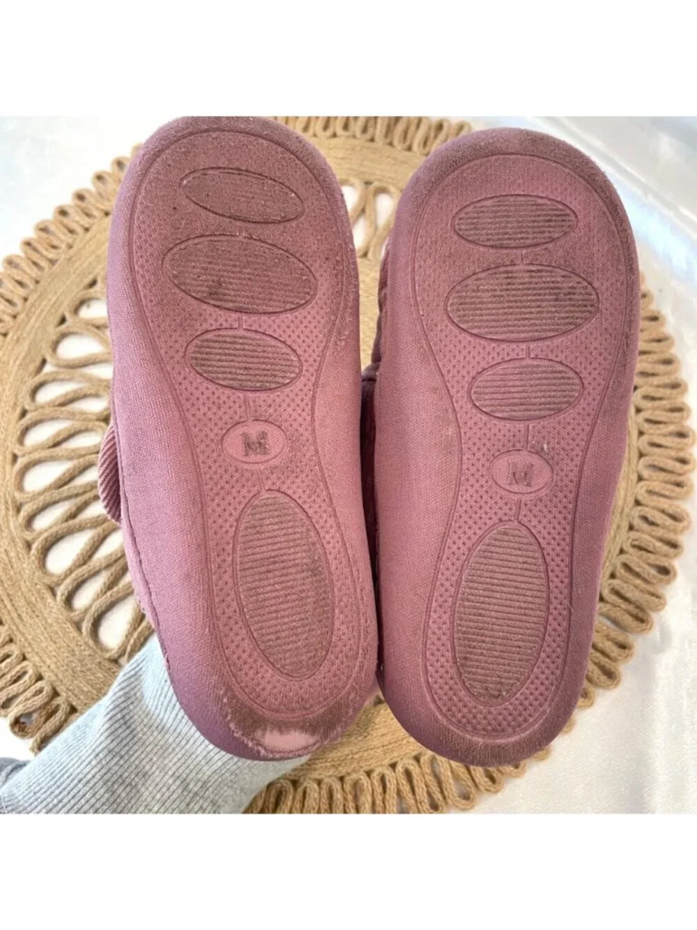 Livie and Luca Hug Rose Slipper House Shoe Size M
